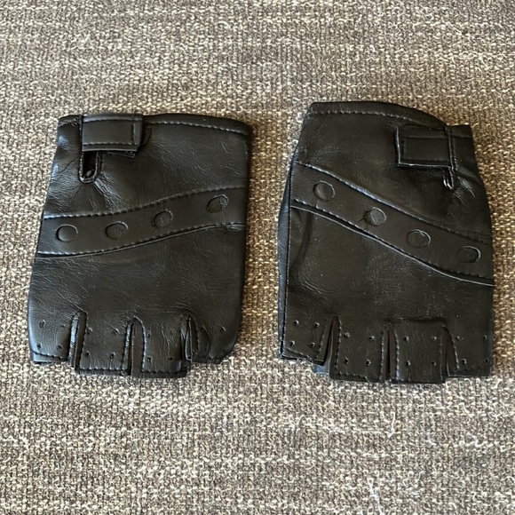 Halloween Costume VIP Valet Service Dreamgirl Costume - Picture 13 of 16